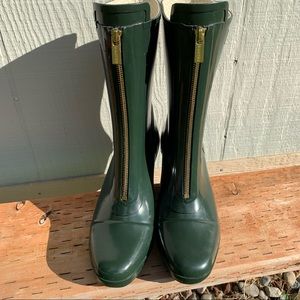 Preowned Hunter Miles wedge, green size 8M. Good condition